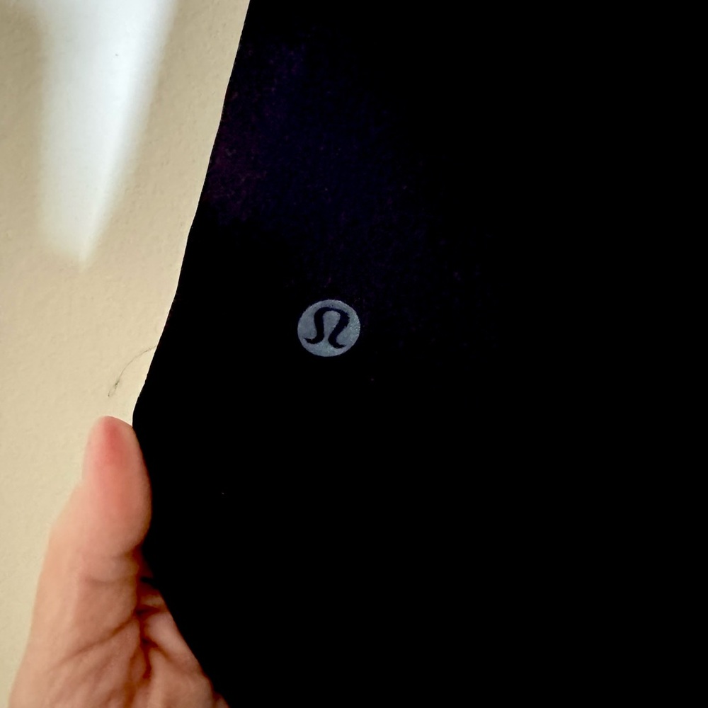 Lululemon On The Fly Skirt, Size 4 - Picture 4 of 4